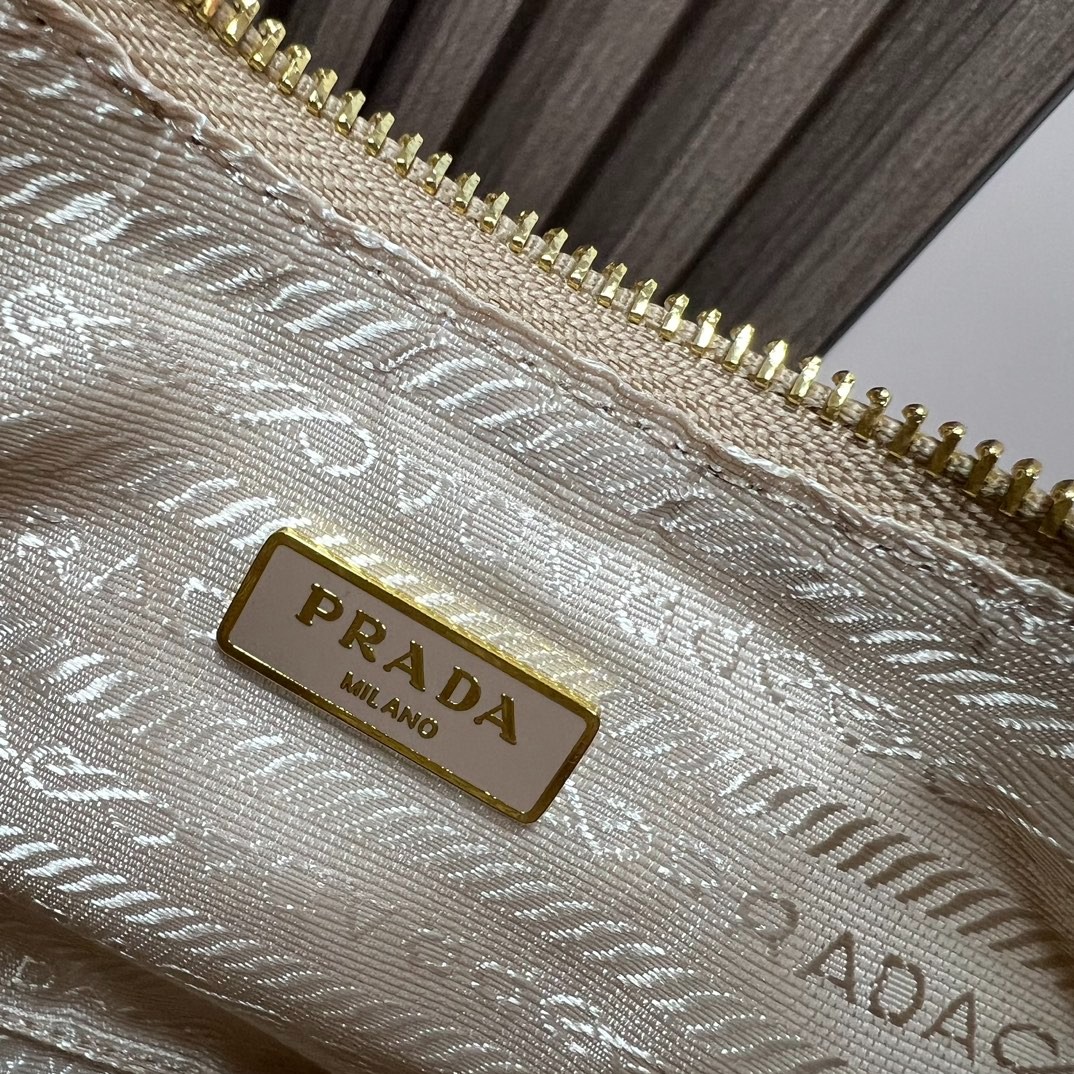 028 32123152 size 22x18x6.5cm