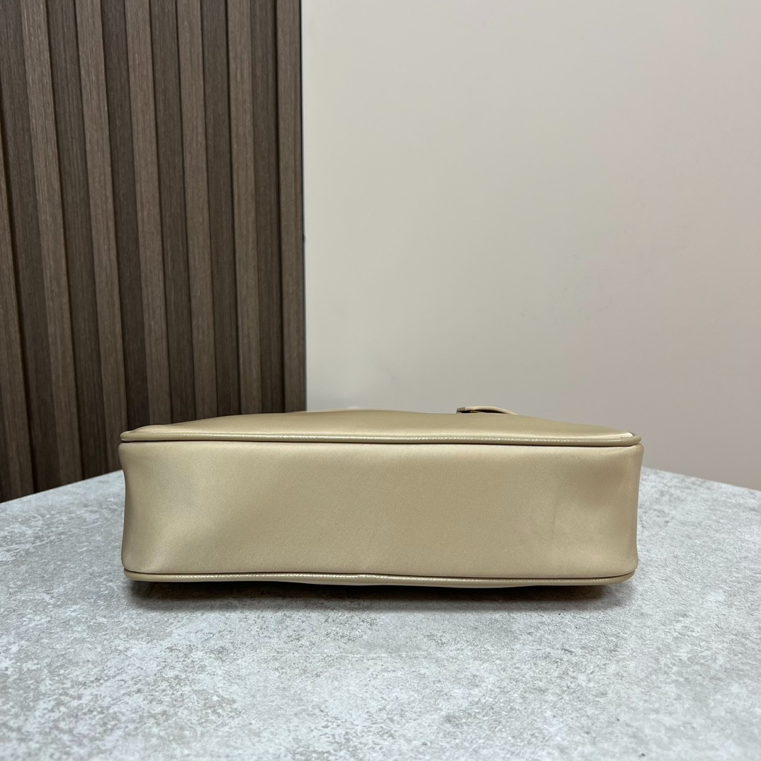 028 32123152 size 22x18x6.5cm