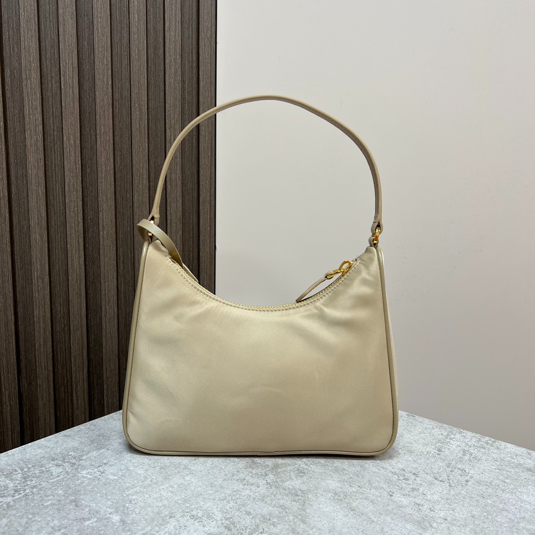 028 32123152 size 22x18x6.5cm