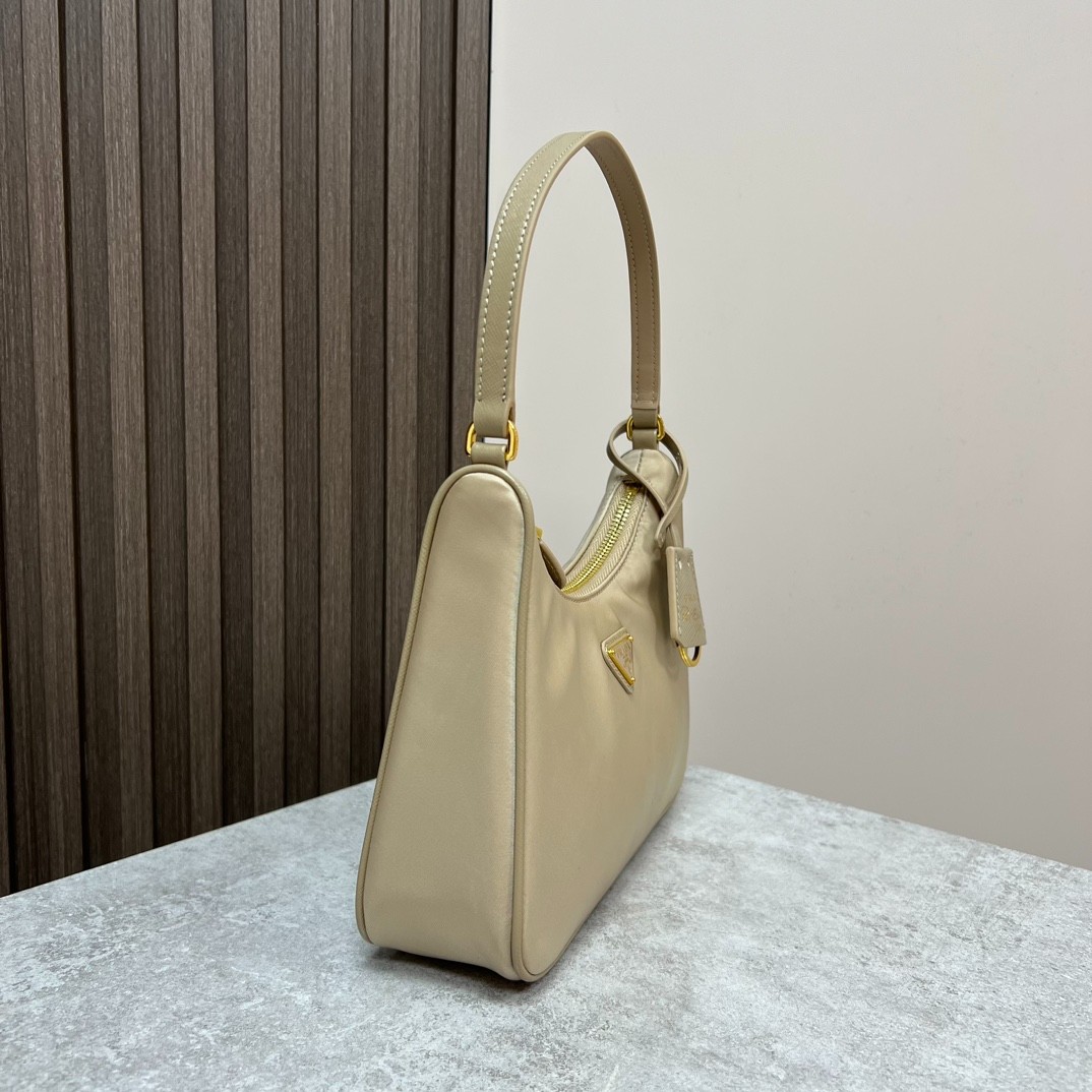 028 32123152 size 22x18x6.5cm