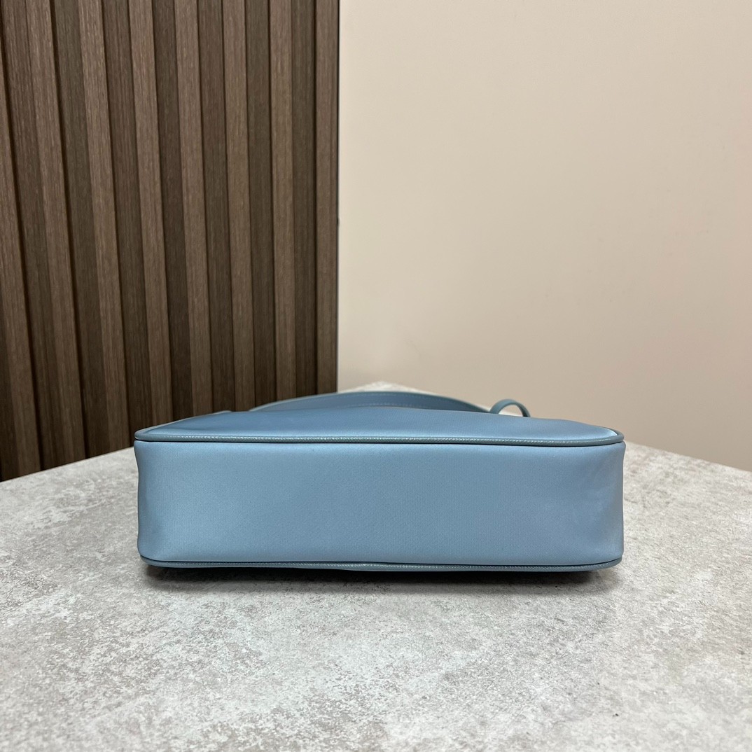 026 32123152 size 22x18x6.5cm