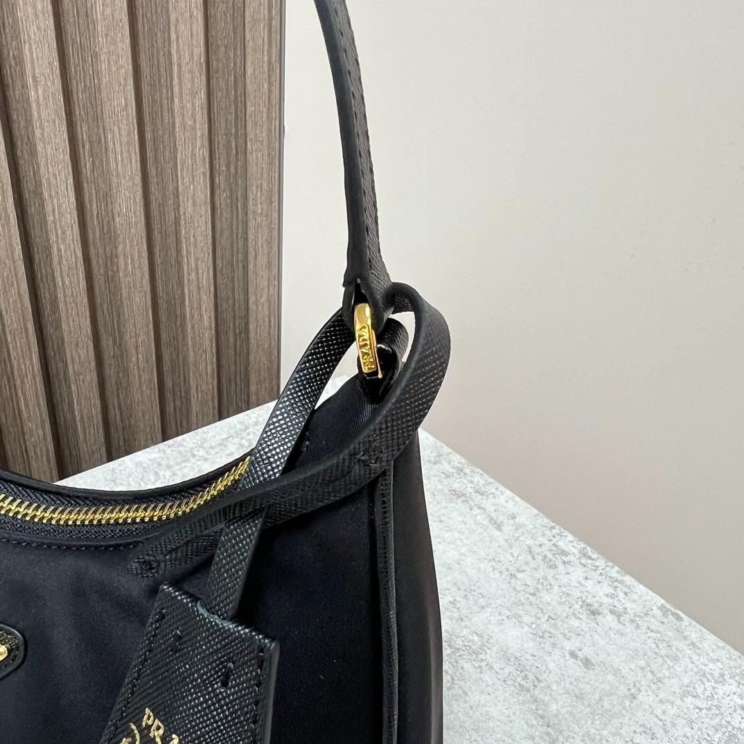023 32123152 size 22x18x6.5cm