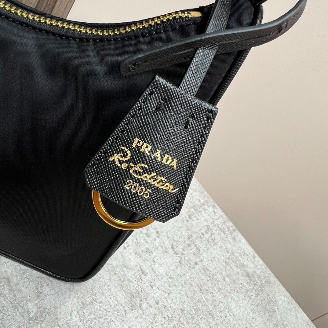 023 32123152 size 22x18x6.5cm