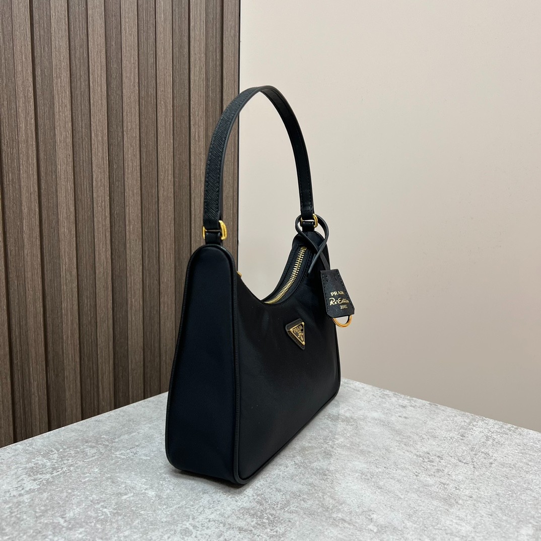 023 32123152 size 22x18x6.5cm