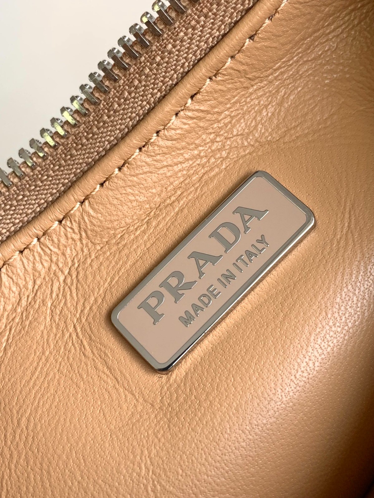006 62123202 size 22x18x6.5cm