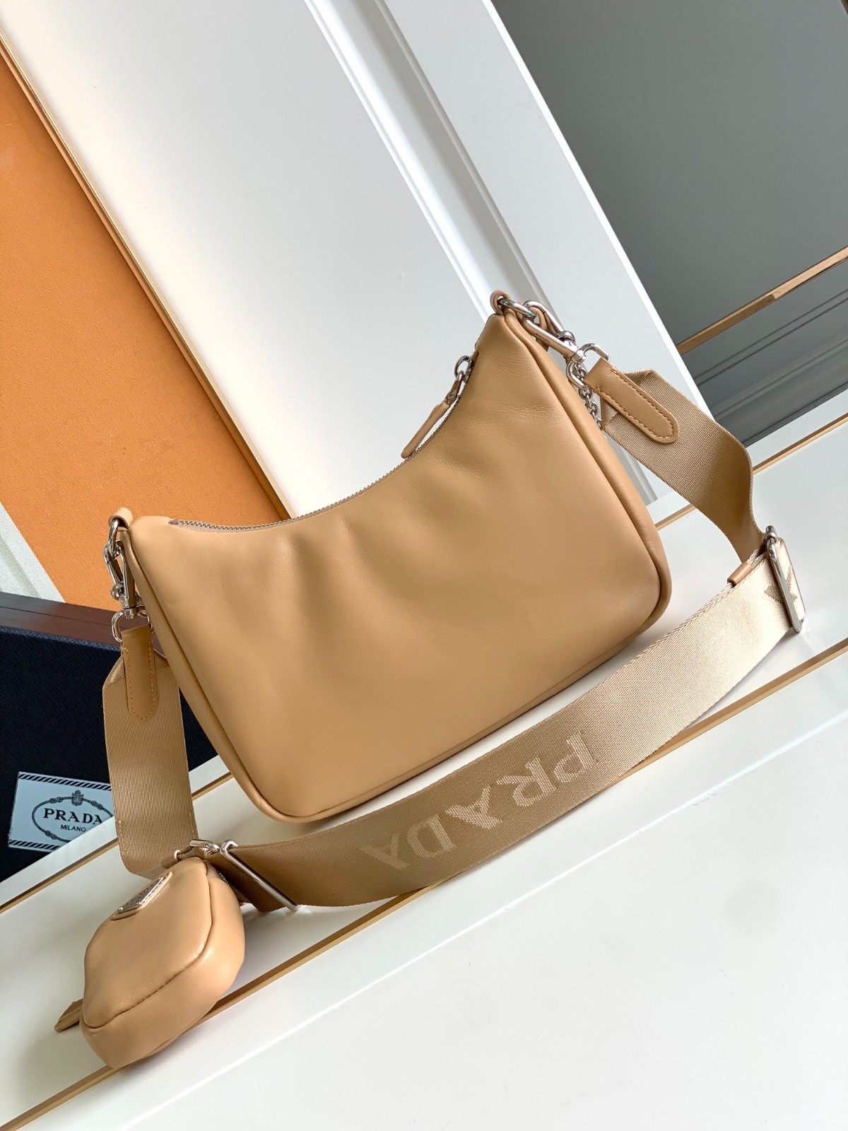 006 62123202 size 22x18x6.5cm