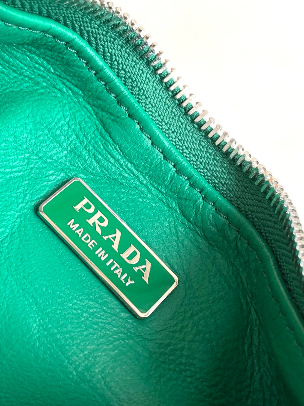 005 62123202 size 22x18x6.5cm