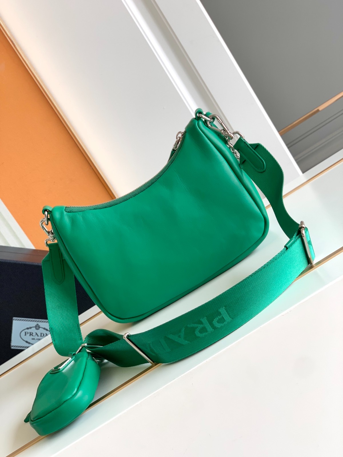 005 62123202 size 22x18x6.5cm