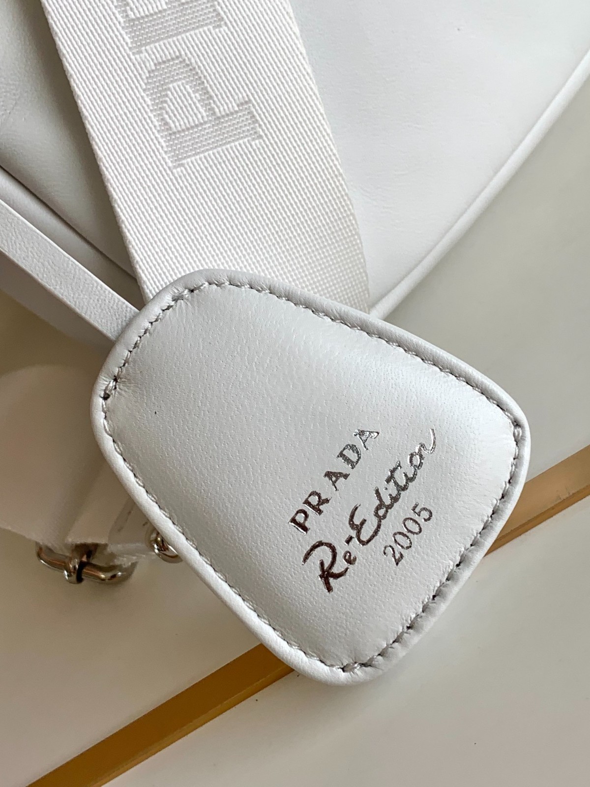 003 62123202 size 22x18x6.5cm