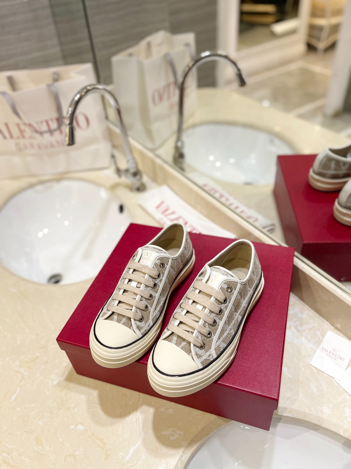 061 30123104 SIZE 35-46