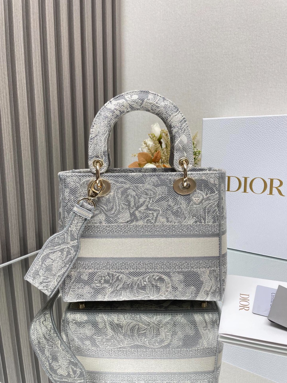 012 62123178 size 24x20x11cm