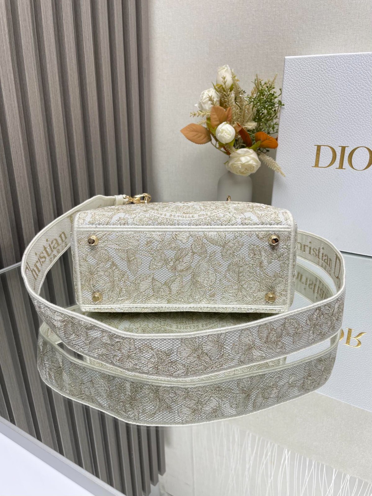 010 62123178 size 24x20x11cm