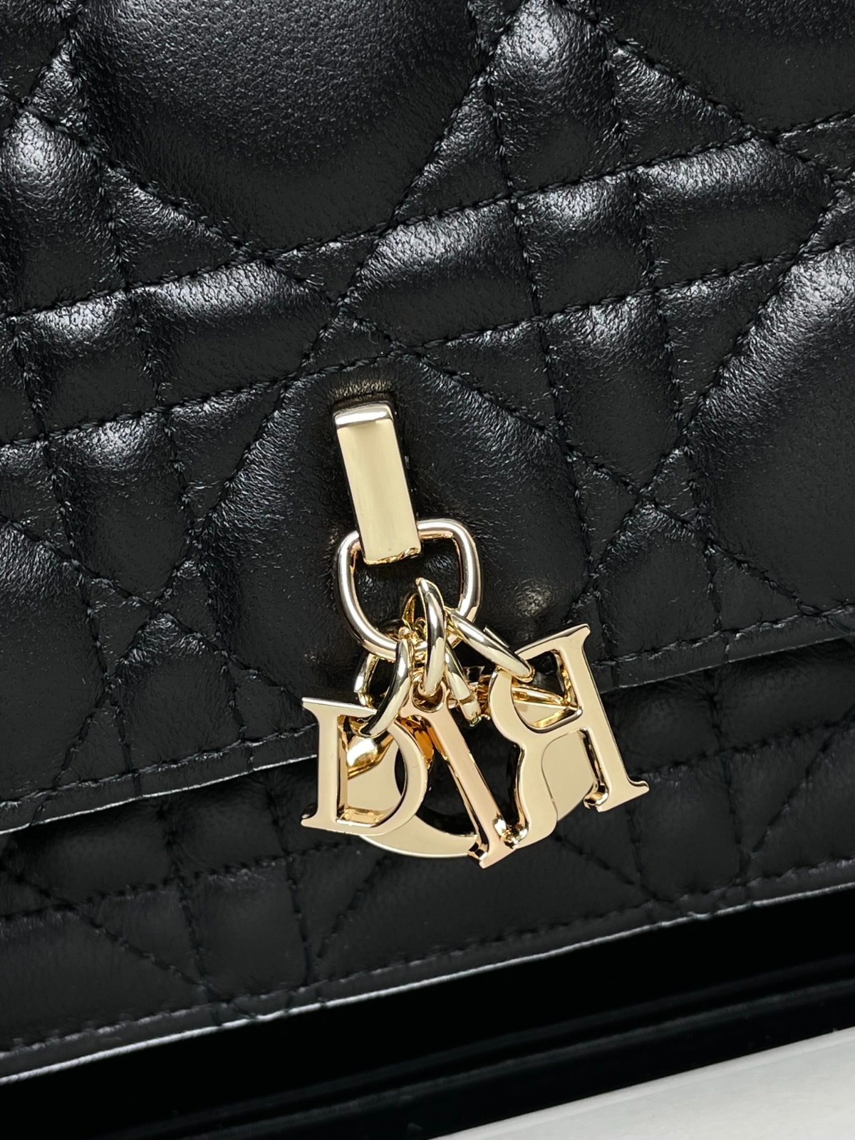 008 55123165 size 21x11.5x4.5cm