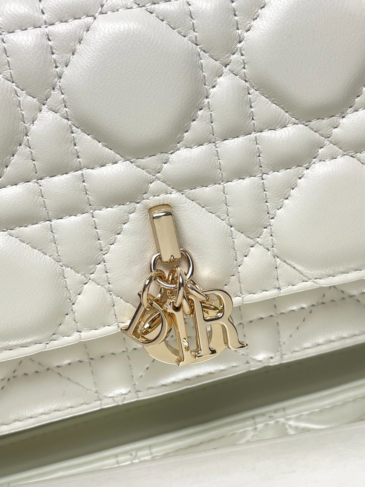 007 55123165 size 21x11.5x4.5cm