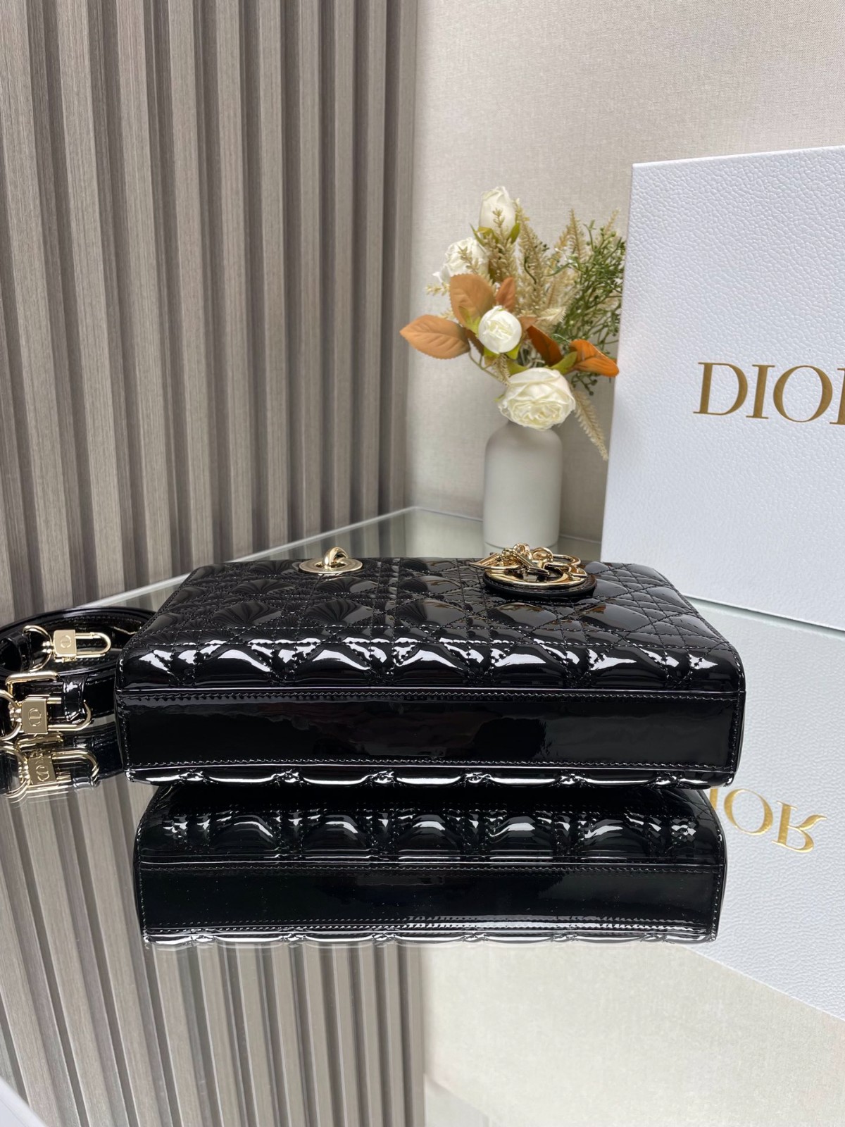 006 62123178 size 26x6x14cm