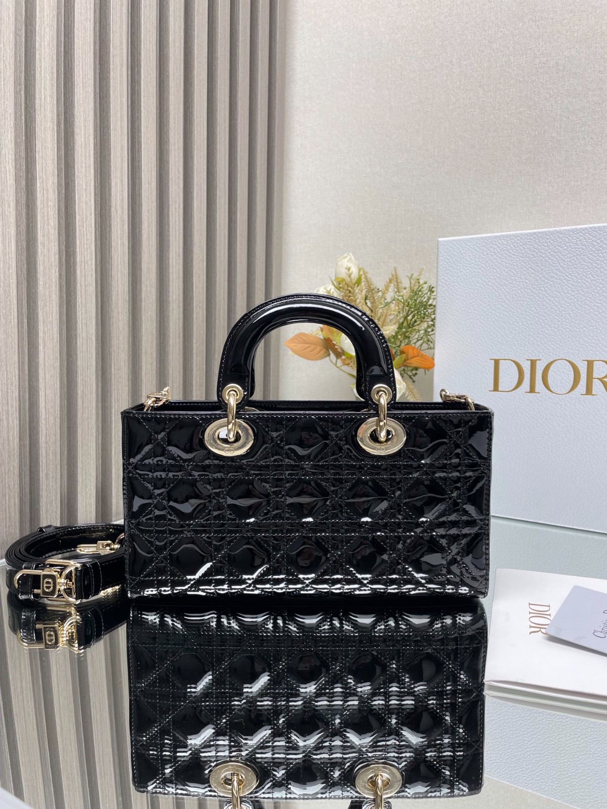 006 62123178 size 26x6x14cm