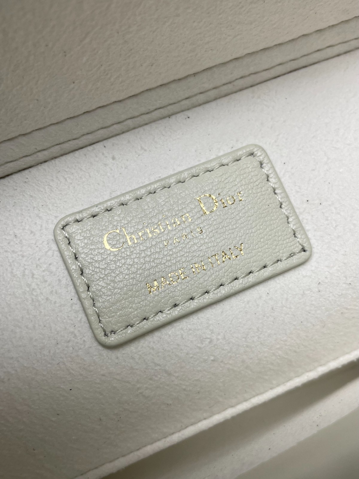 004 62123178 size 26×13.5×5 cm