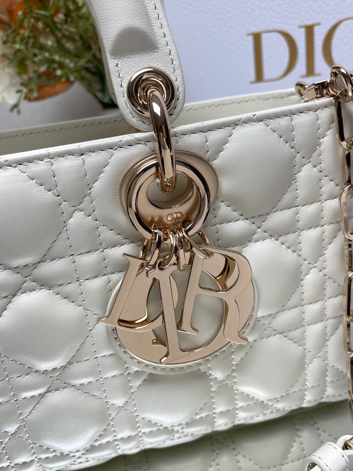 004 62123178 size 26×13.5×5 cm