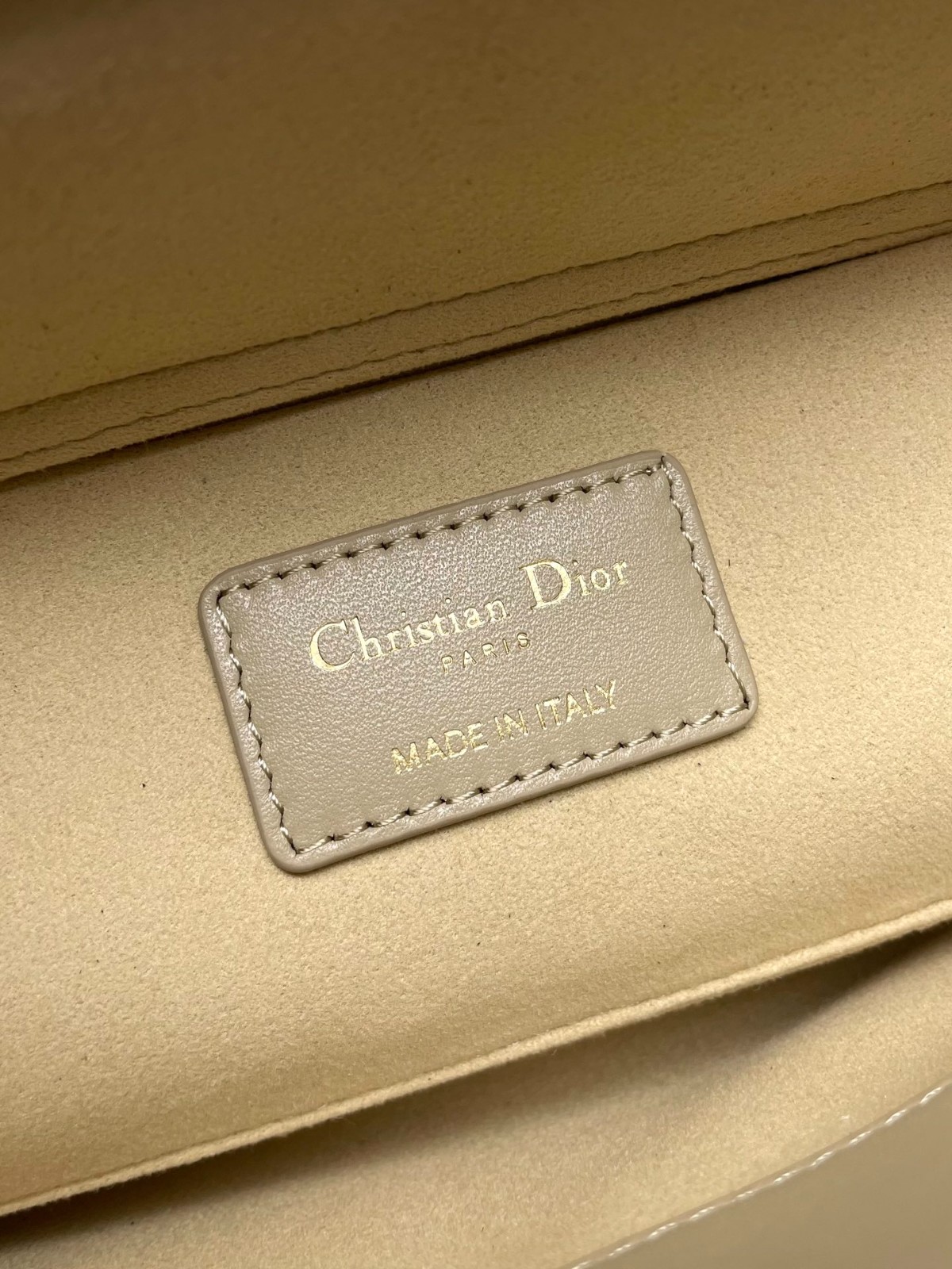 003 62123178 size 26×13.5×5 cm