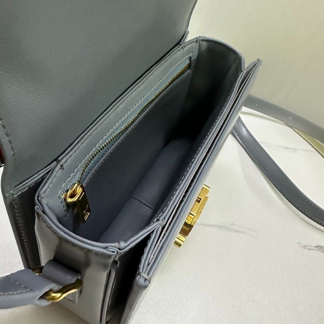 022 85123278 ;95123282 ( size18x14x5cm;size22x16x7cm)