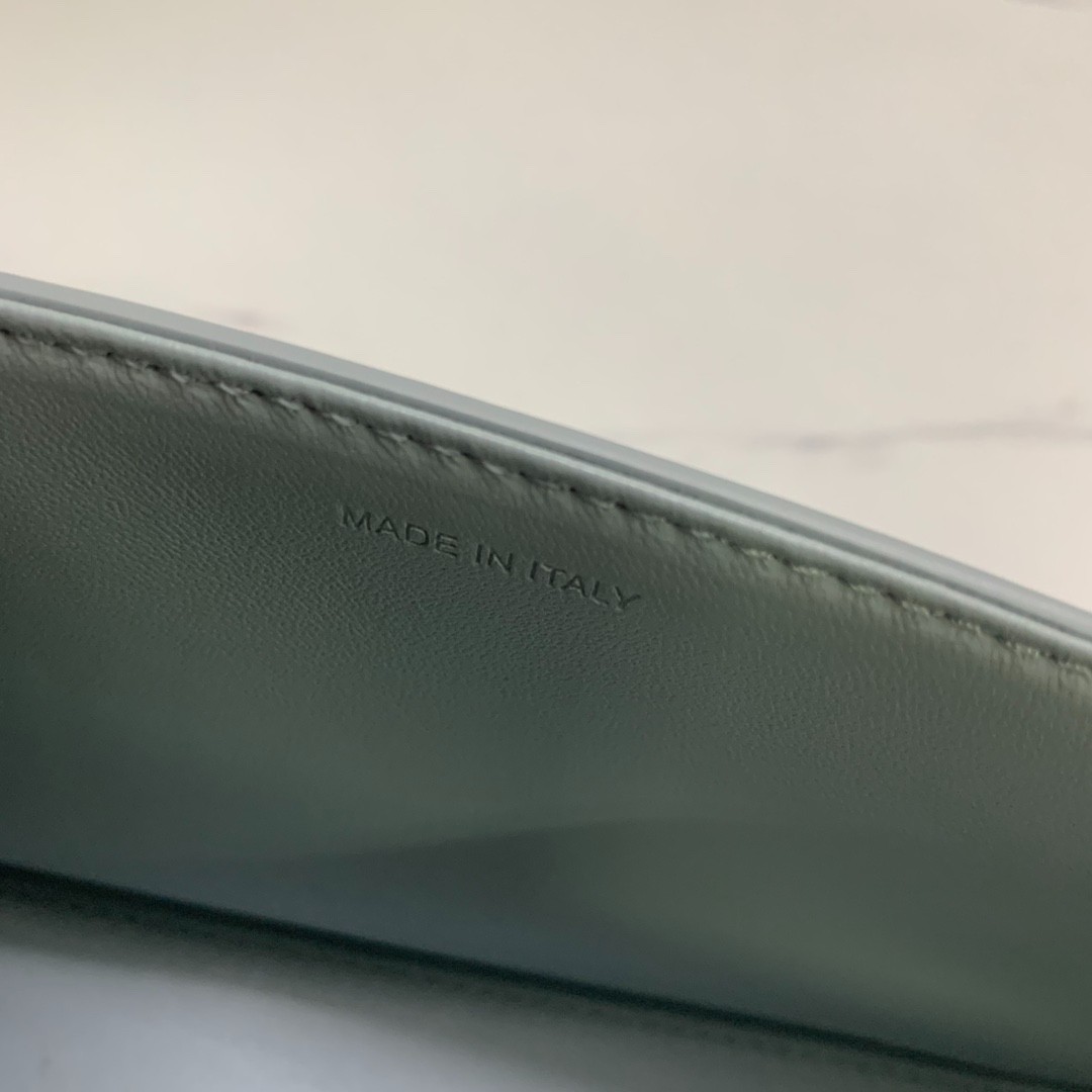016 65123235 size 20x10x4cm