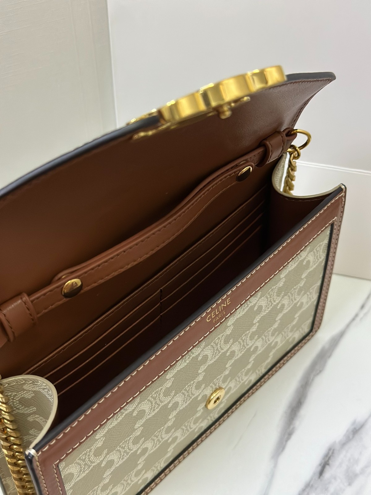 008 70123242 size 19.5x4.5x12cm