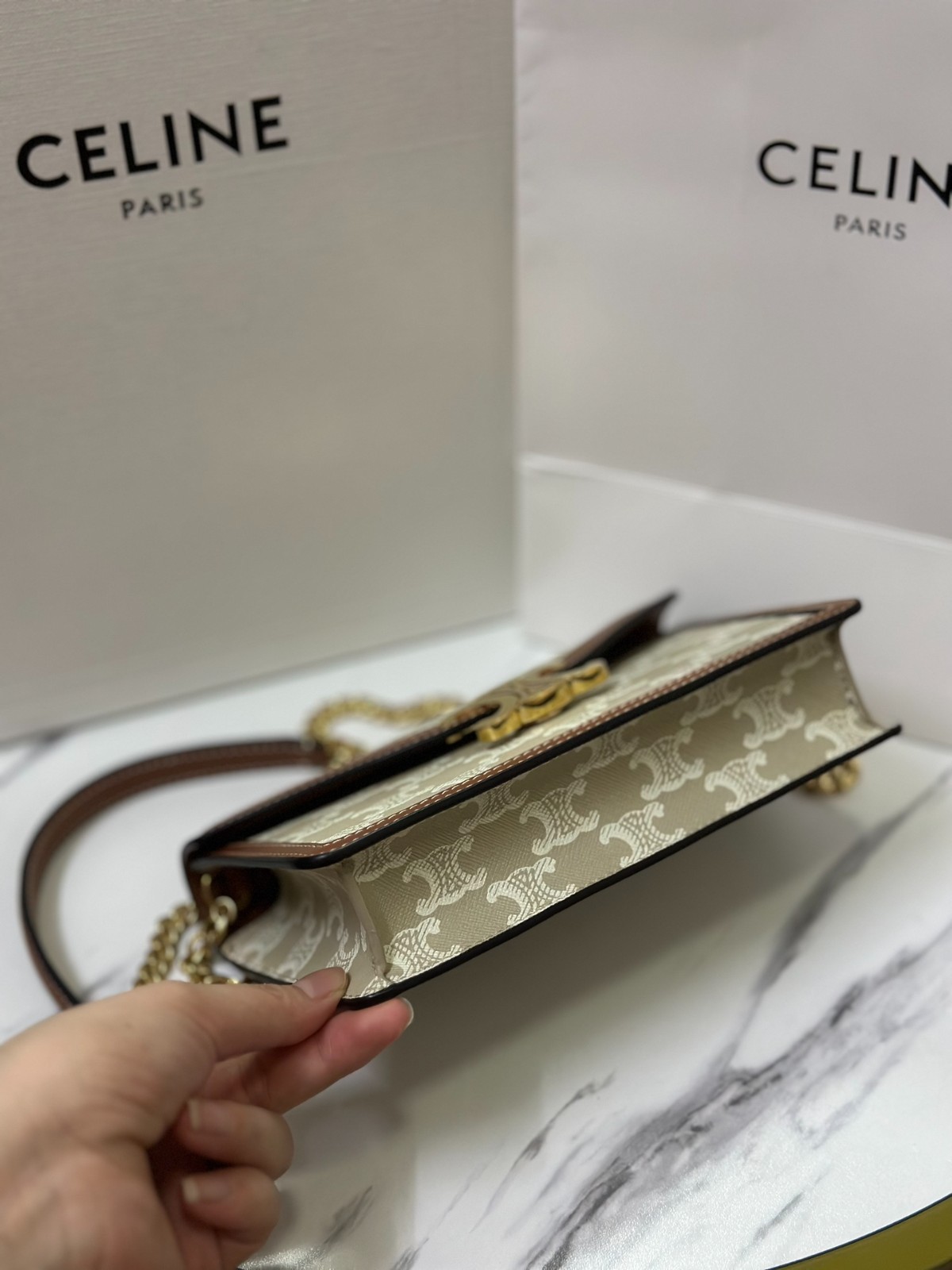 008 70123242 size 19.5x4.5x12cm