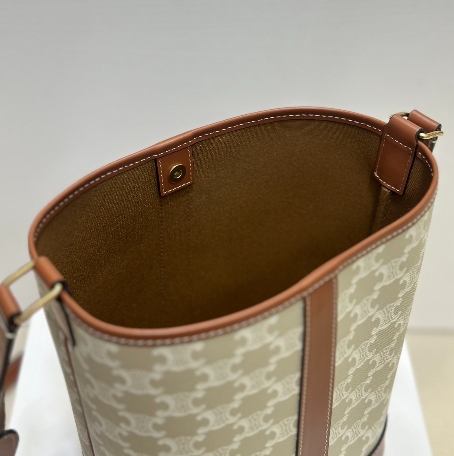 007 55123321 size 22×30×13cm