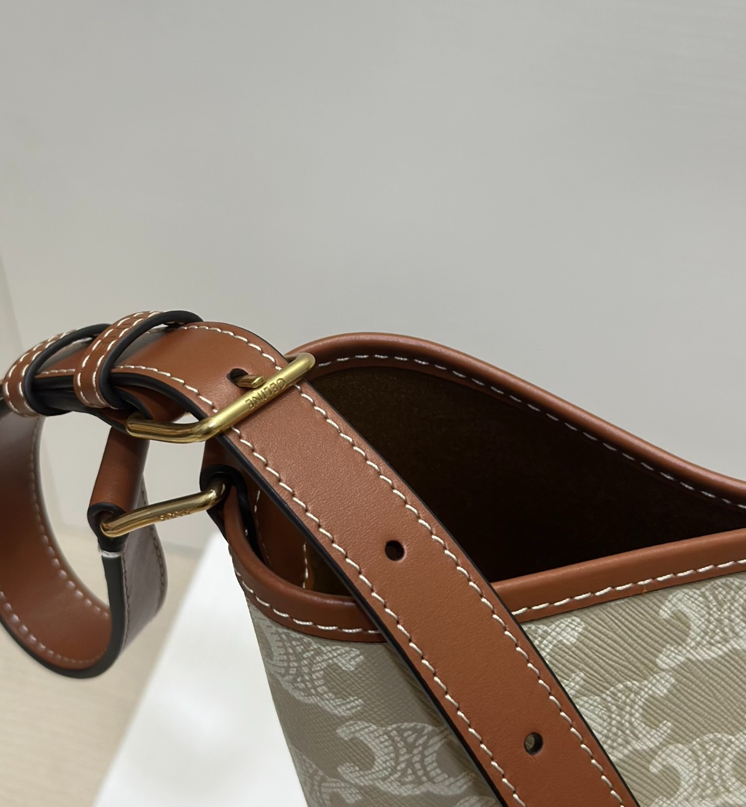 007 55123321 size 22×30×13cm