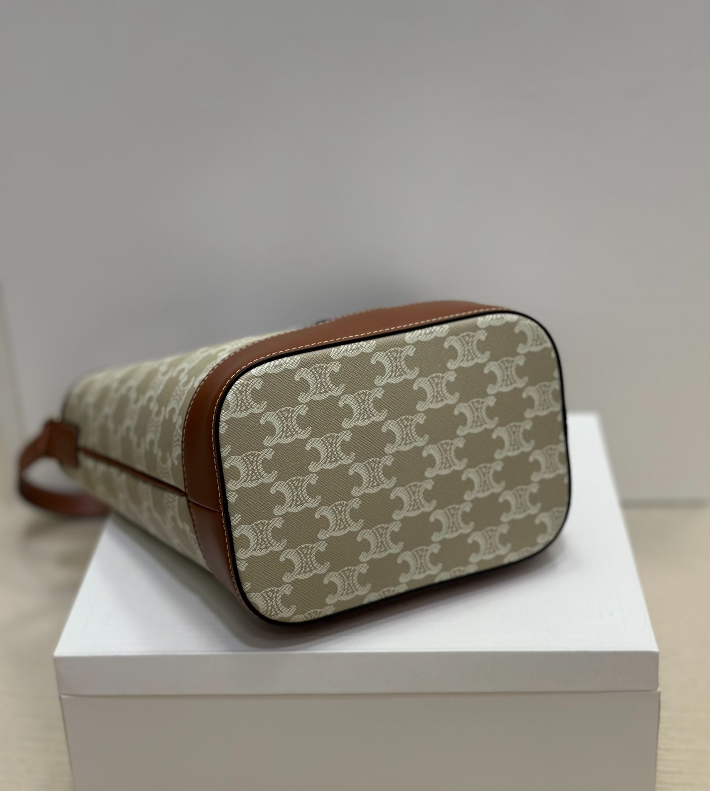 007 55123321 size 22×30×13cm