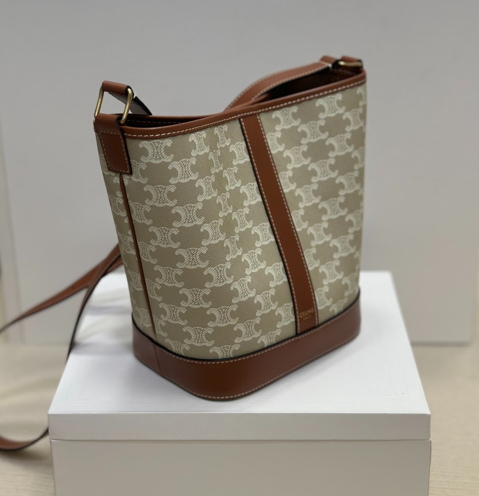 007 55123321 size 22×30×13cm
