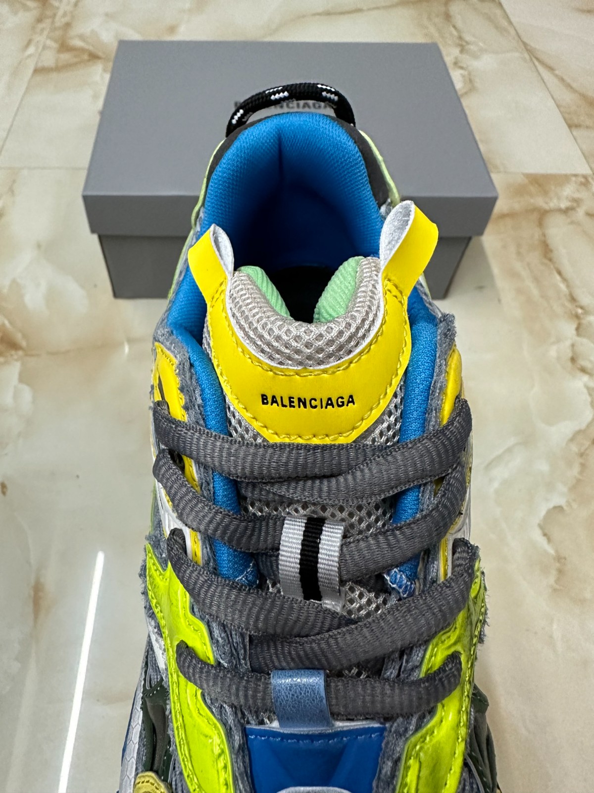 006 53123196 size 35-46