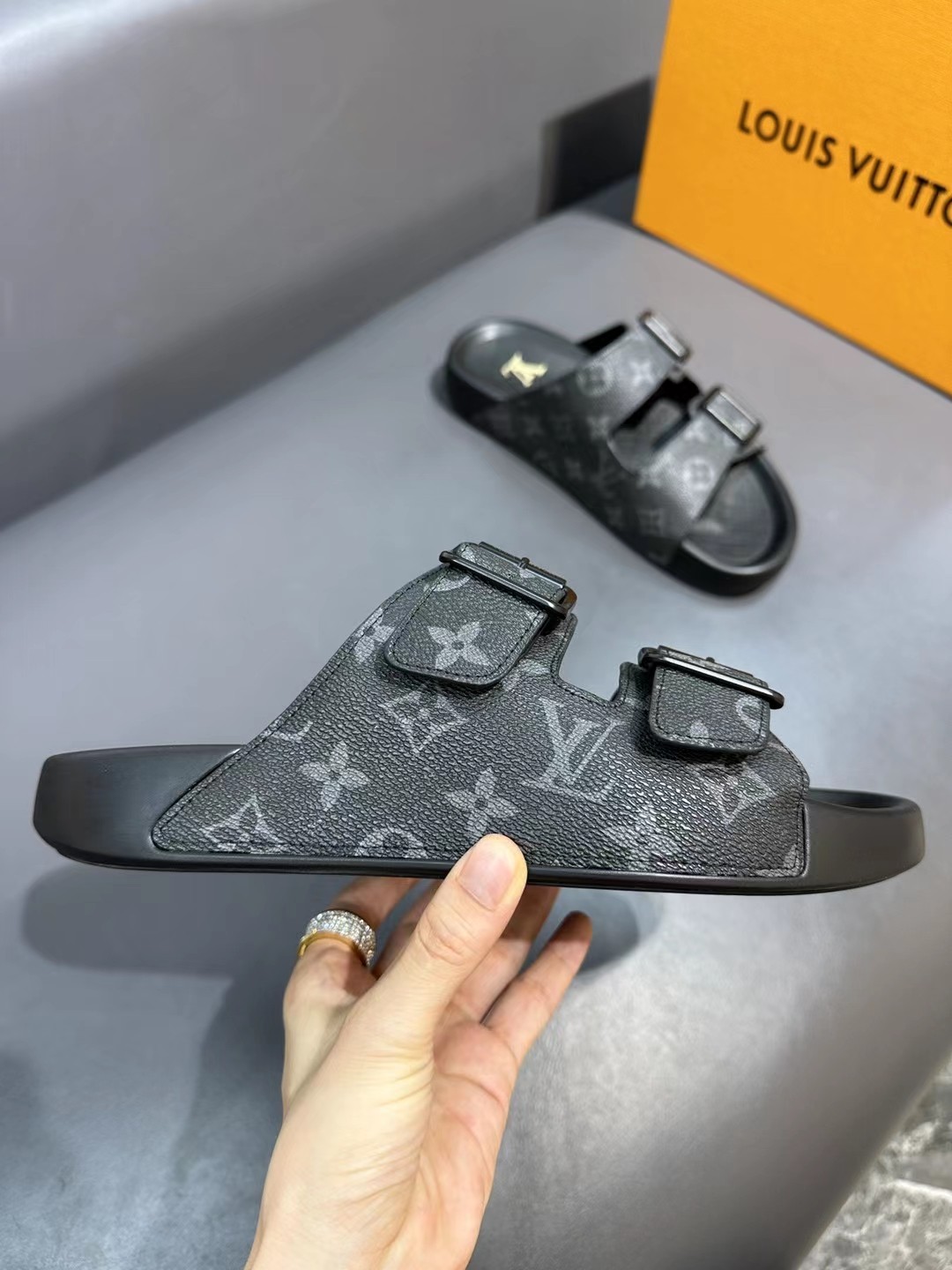 042 22123122 size 38-45