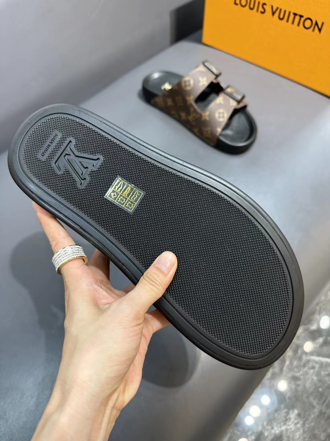 041 22123122 size 38-45