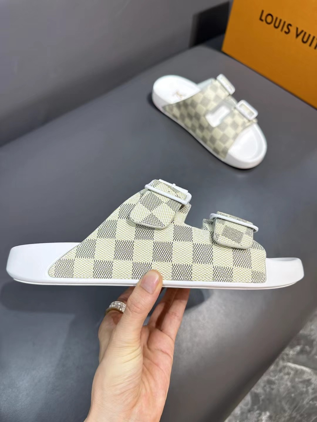 039 22123122 size 38-45