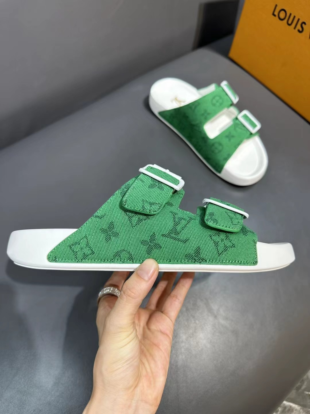 033 22123122 size 38-45