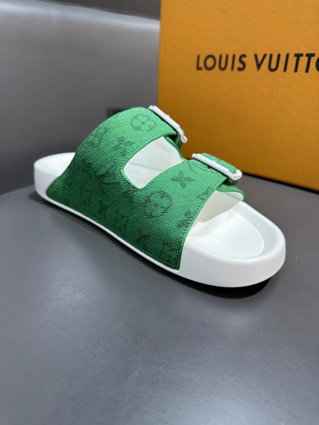 033 22123122 size 38-45