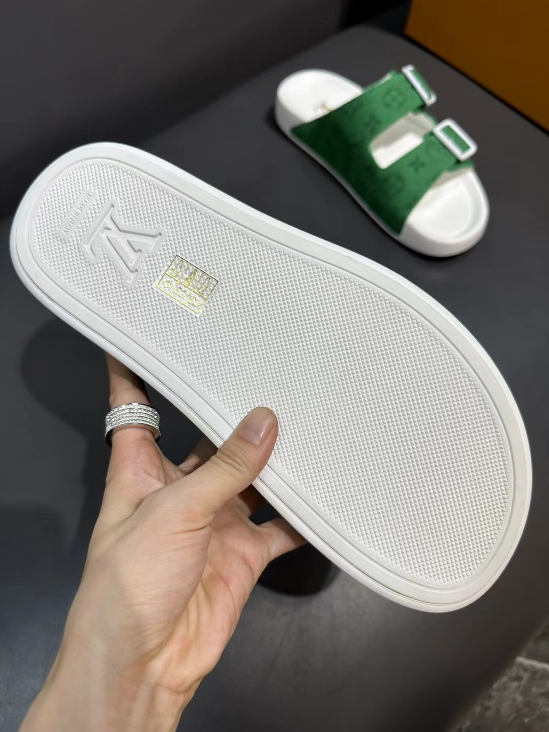 033 22123122 size 38-45