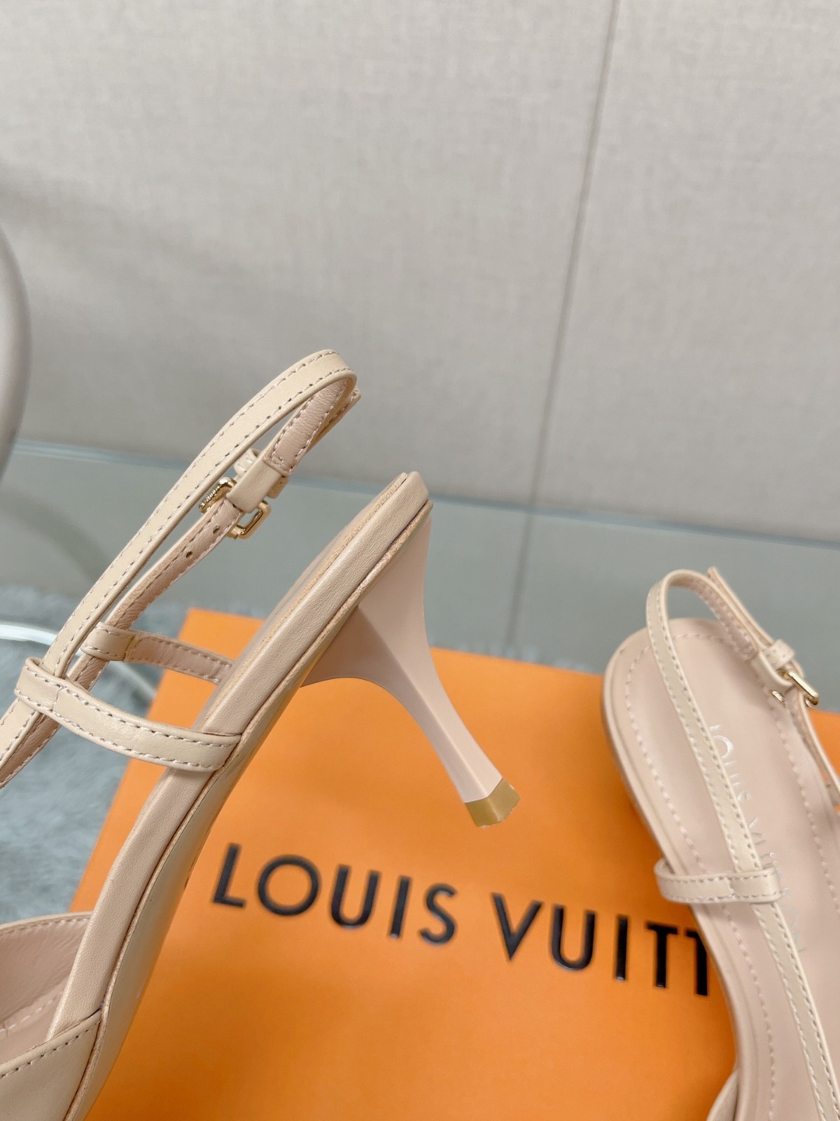 003 33123145 size 35-42