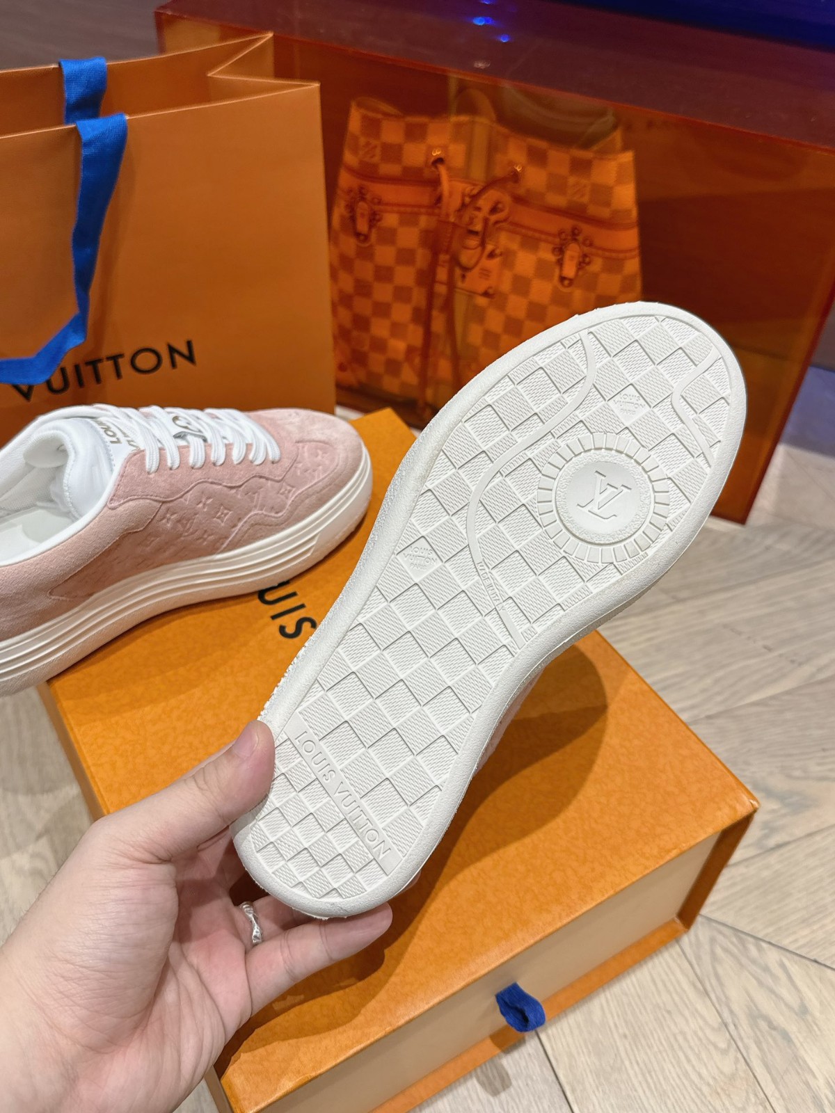 044 38123168 size 35-41