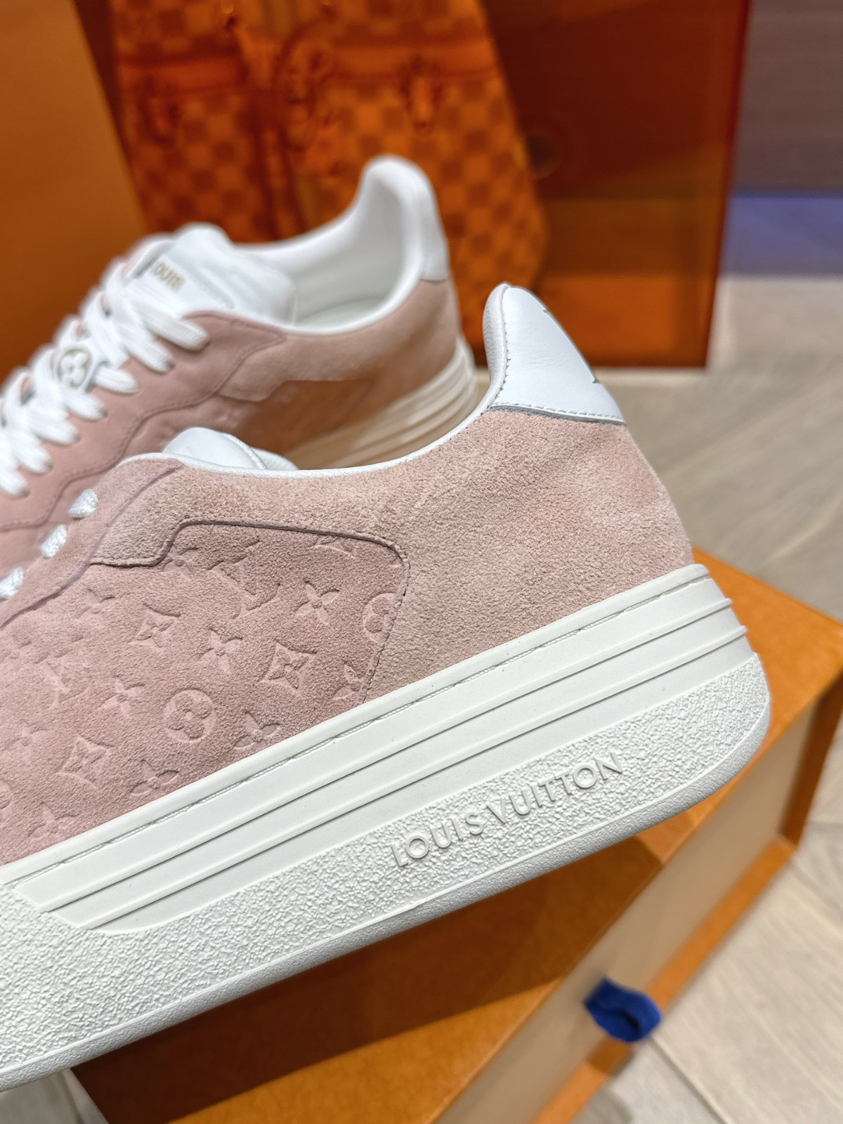 044 38123168 size 35-41
