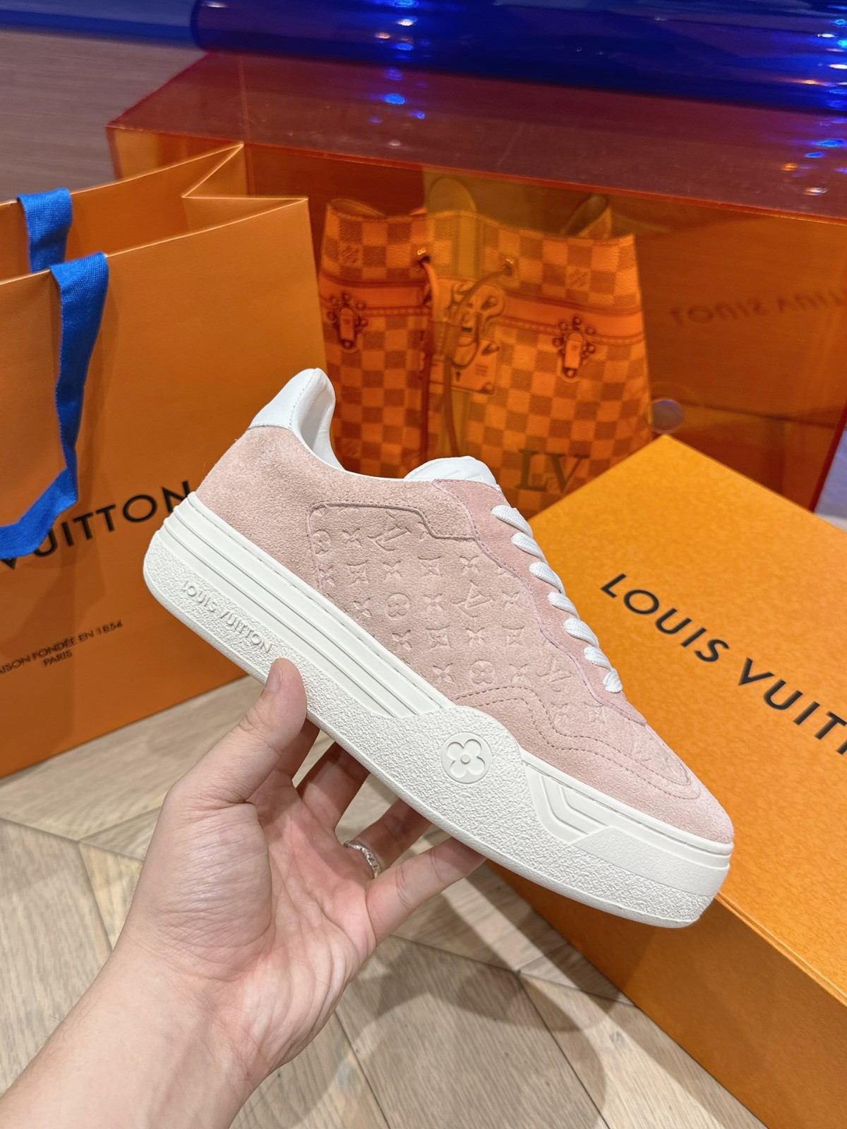 044 38123168 size 35-41
