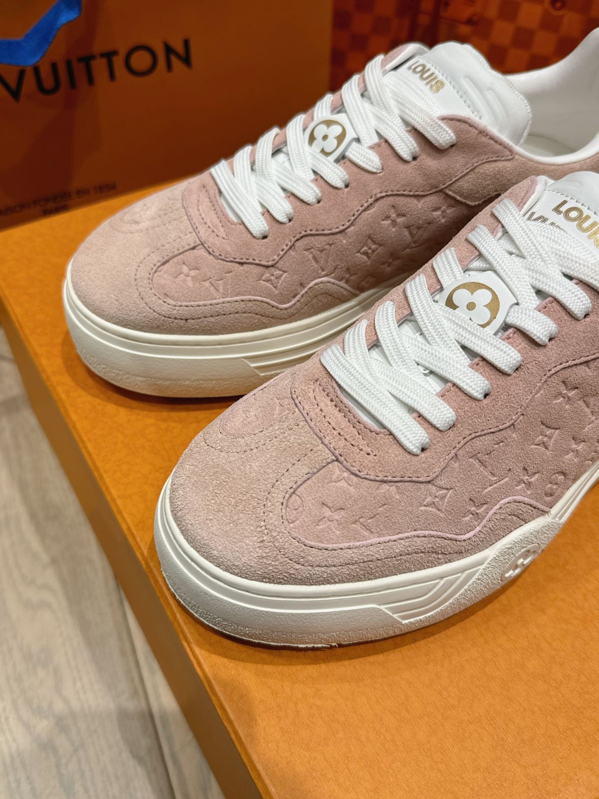 044 38123168 size 35-41