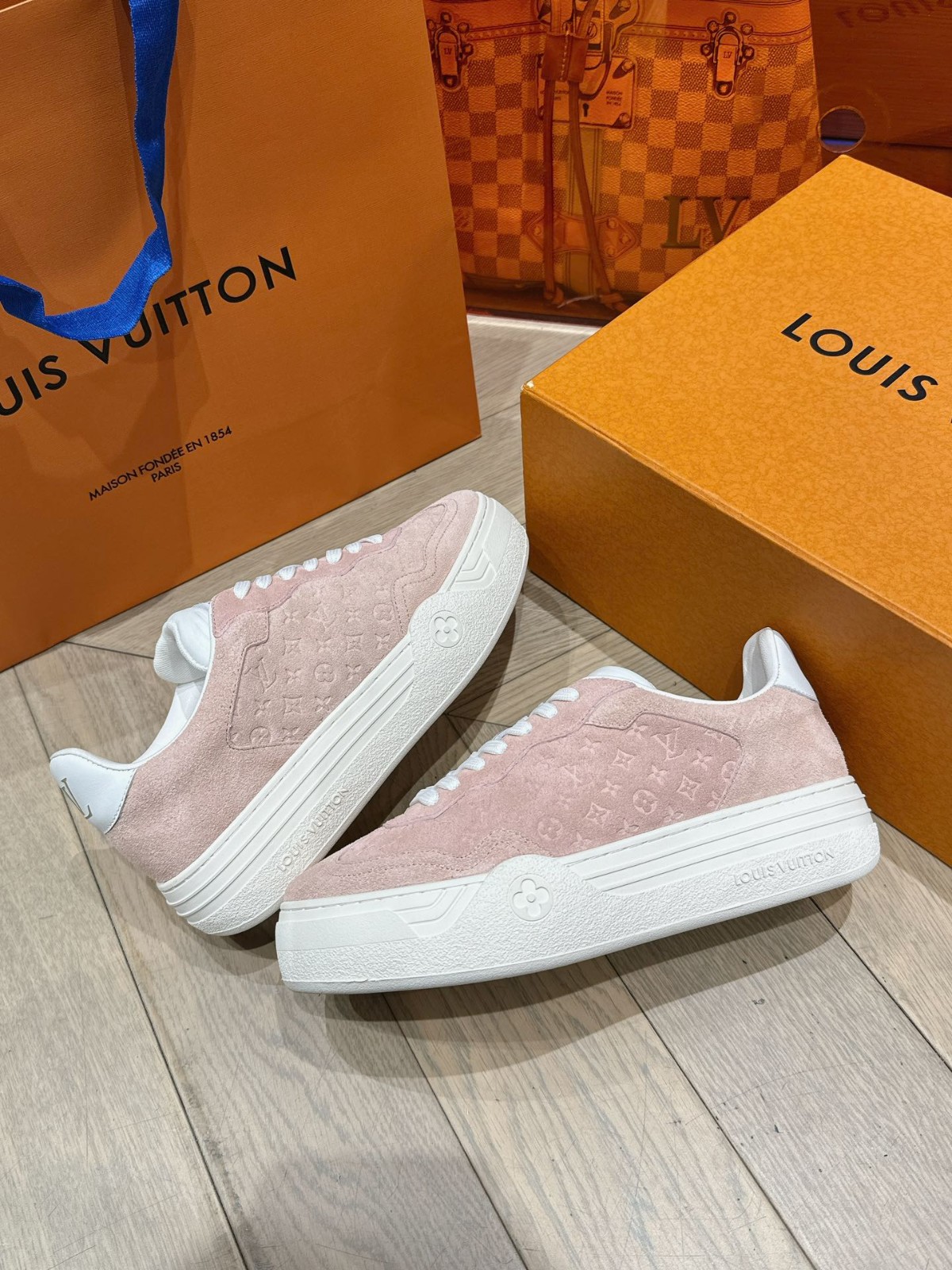 044 38123168 size 35-41