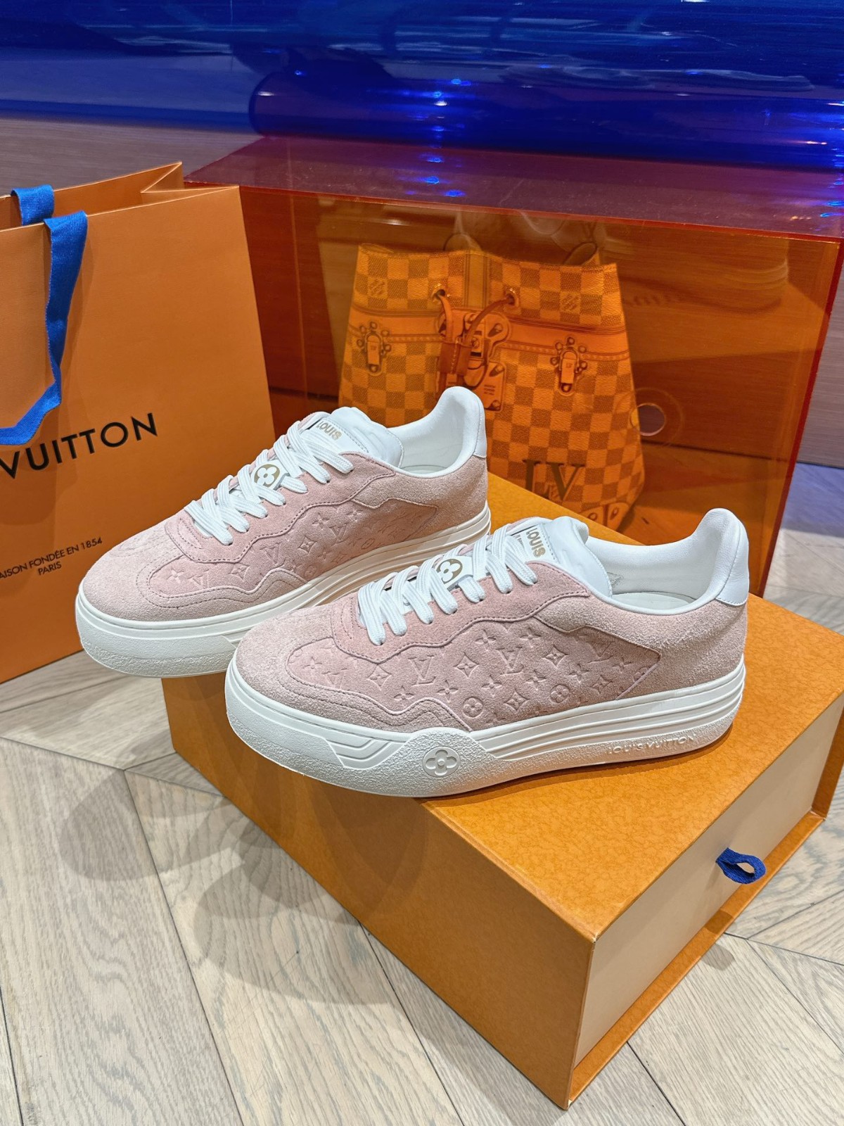 044 38123168 size 35-41