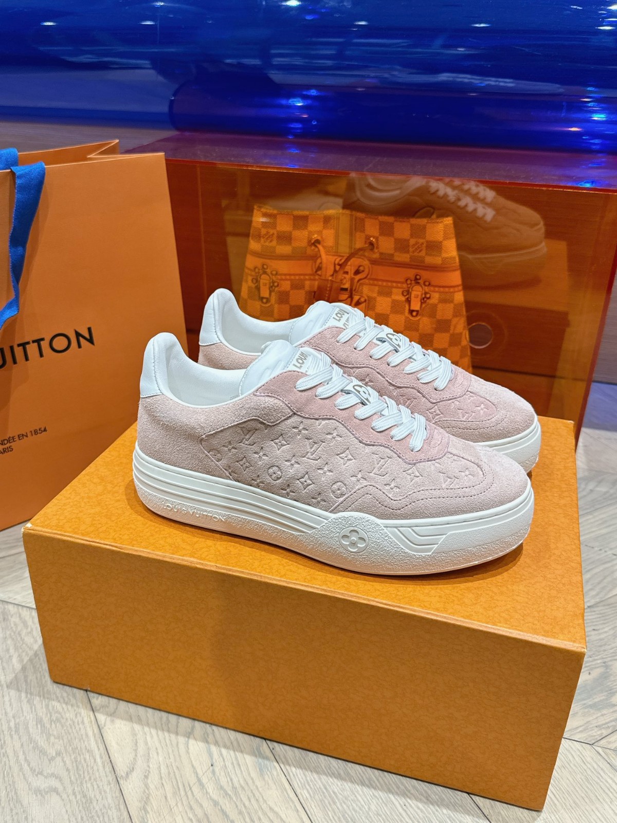 044 38123168 size 35-41