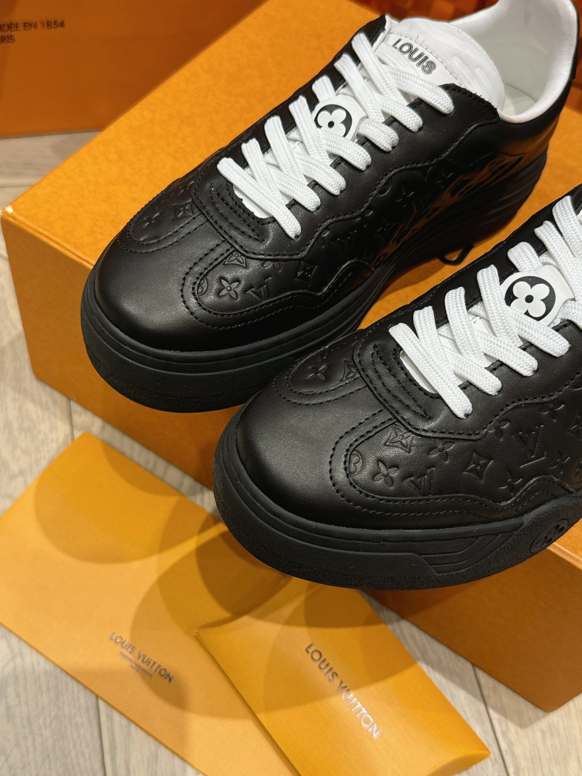 041 38123168 size 35-41