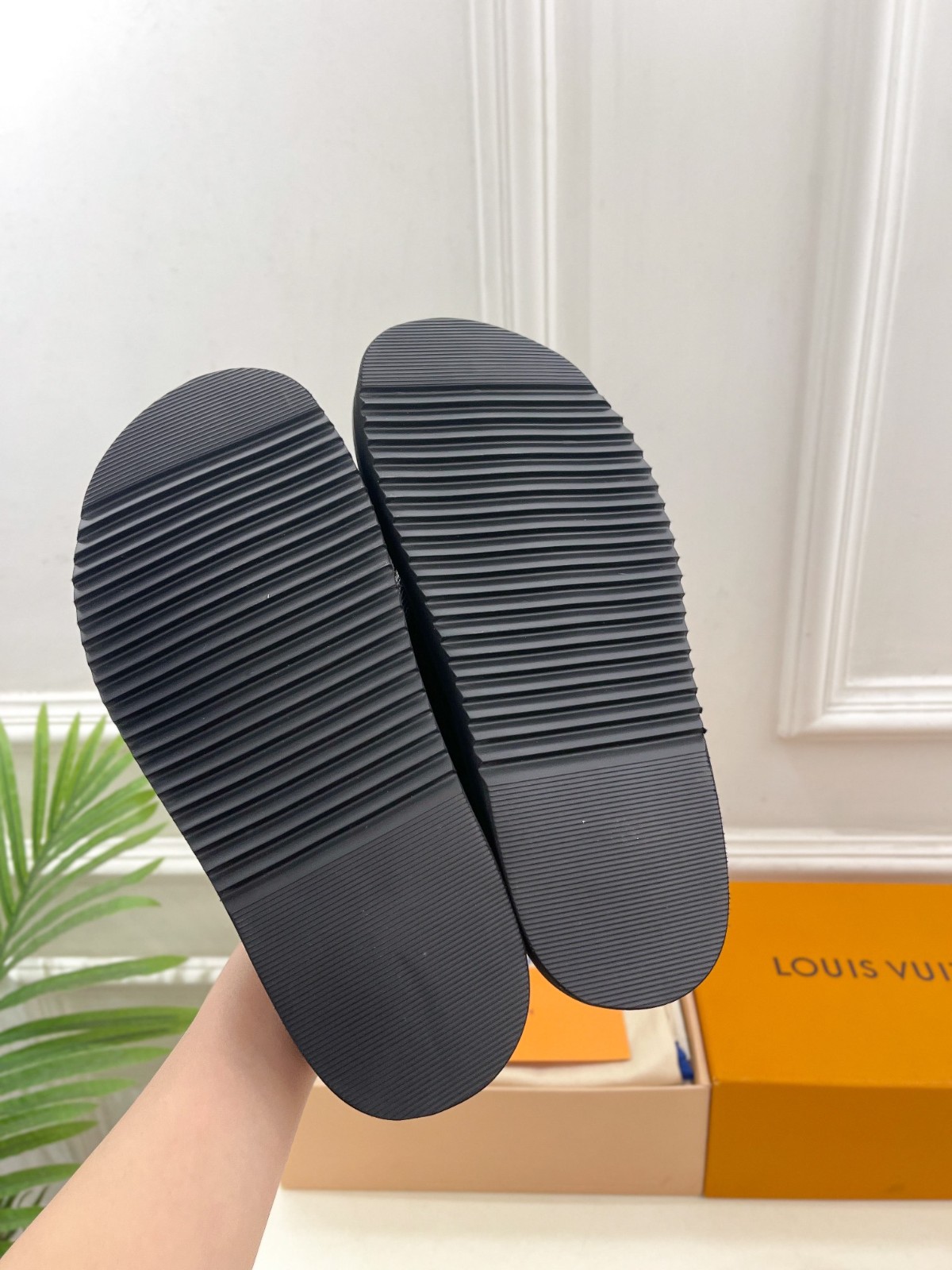 044 33123141 size 35-46