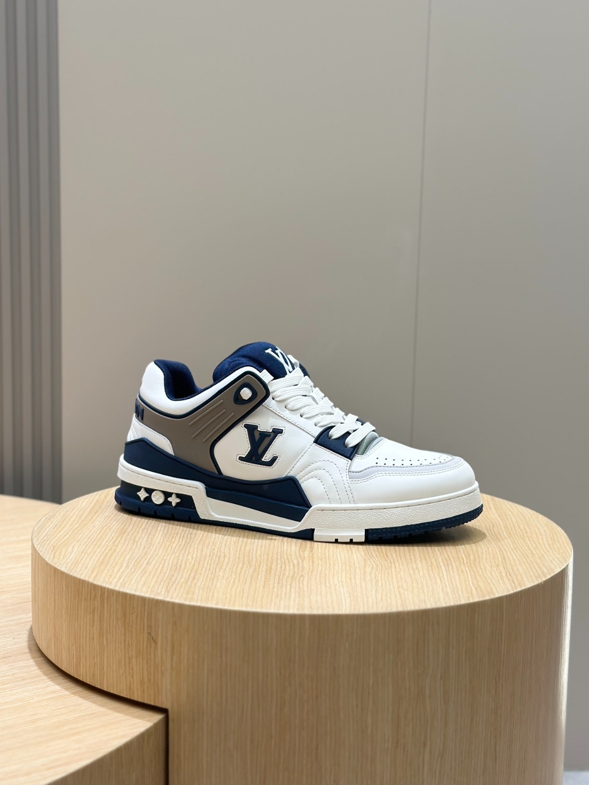 051 43123159 size 38-45