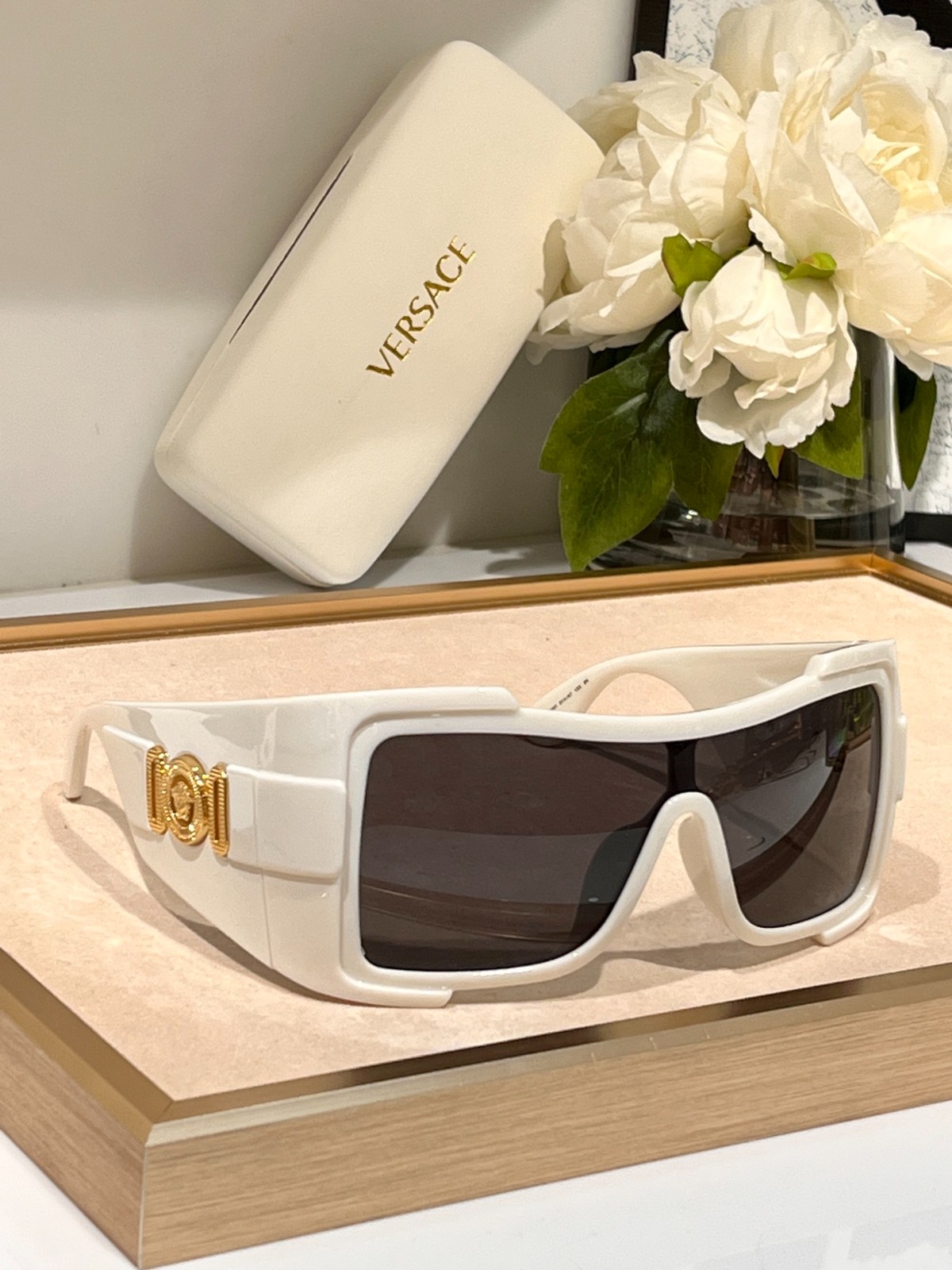 2 versace glasses list